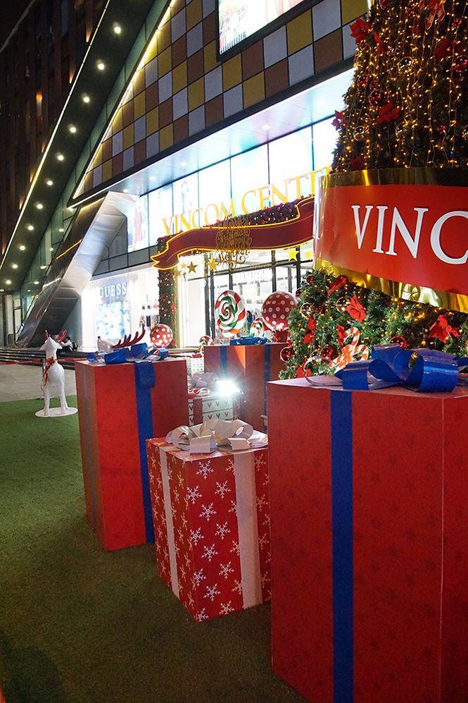 Không khí Noel tràn ngập phố phường Hà Nội